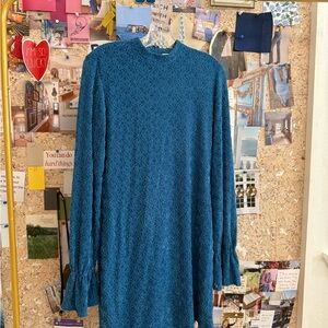 Elegant Blue Long-Sleeve Dress